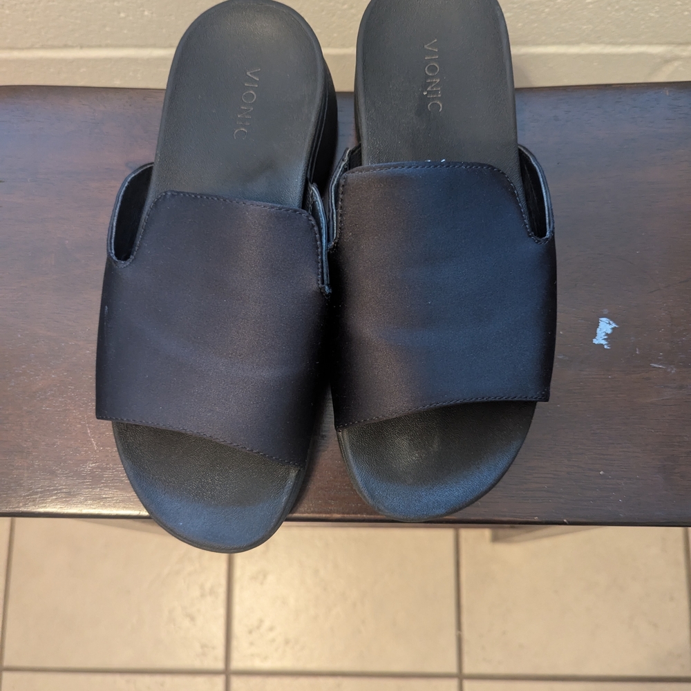 Vionic Monica Black Platform Slide Sandals